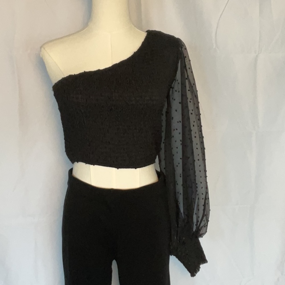 Aakaa black gathered top w/one sheer shoulder size 2